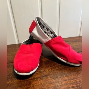 Toms Classic University of Nebraska Red White Loafers Men’s Size 10